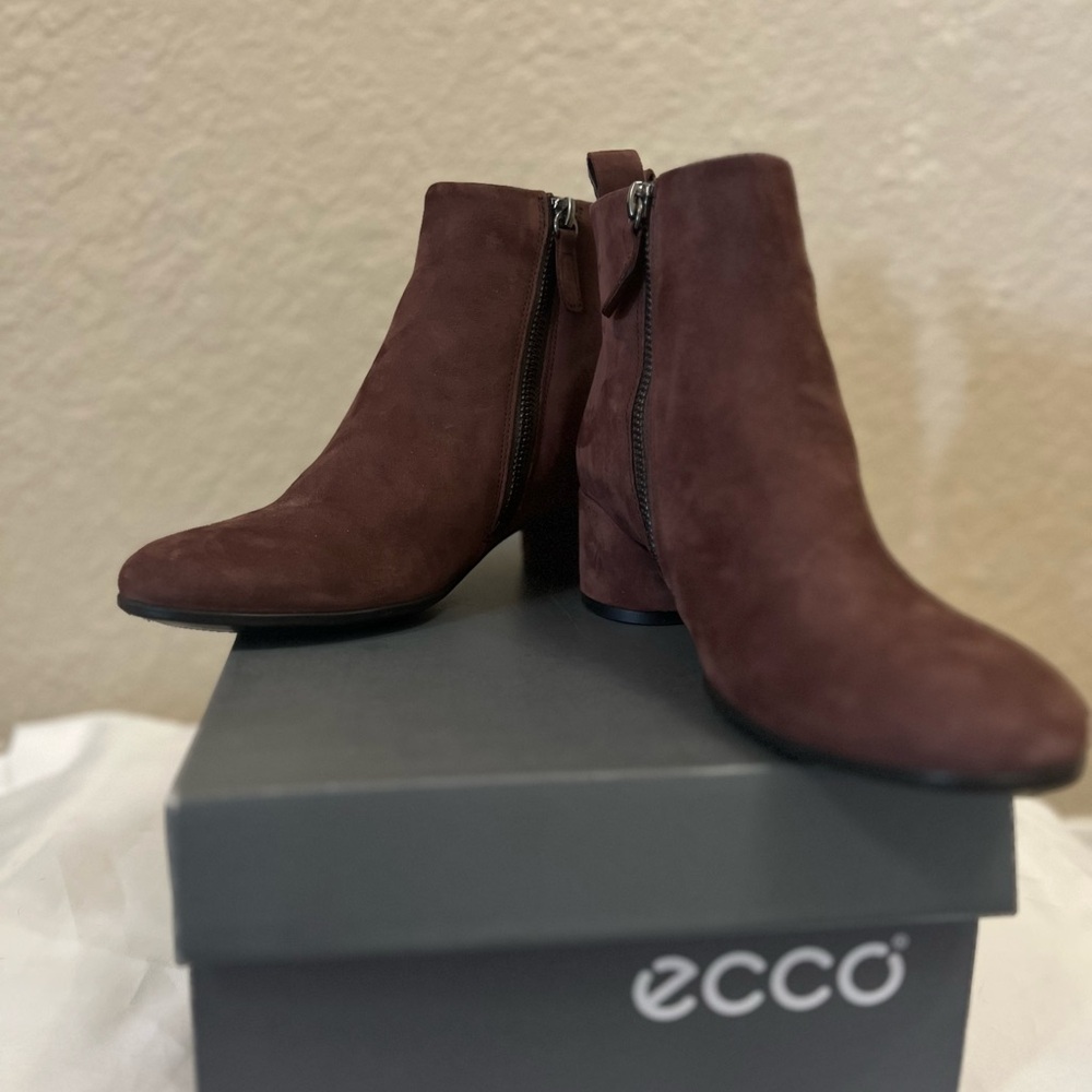 ECCO Women's Dark Brown Ankle Booties